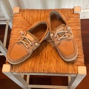 Sperry Top-Sider Koifish boat shoes.
